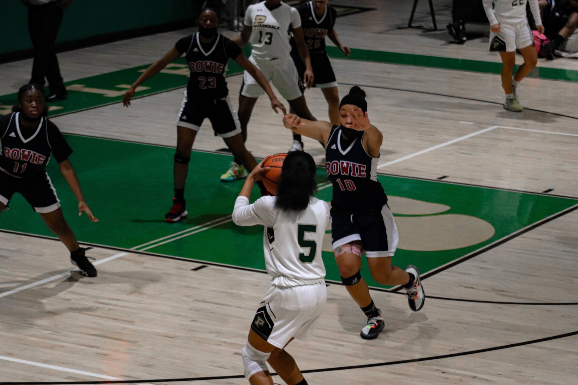 Bowie defender pressuring Parkdale ball-handler