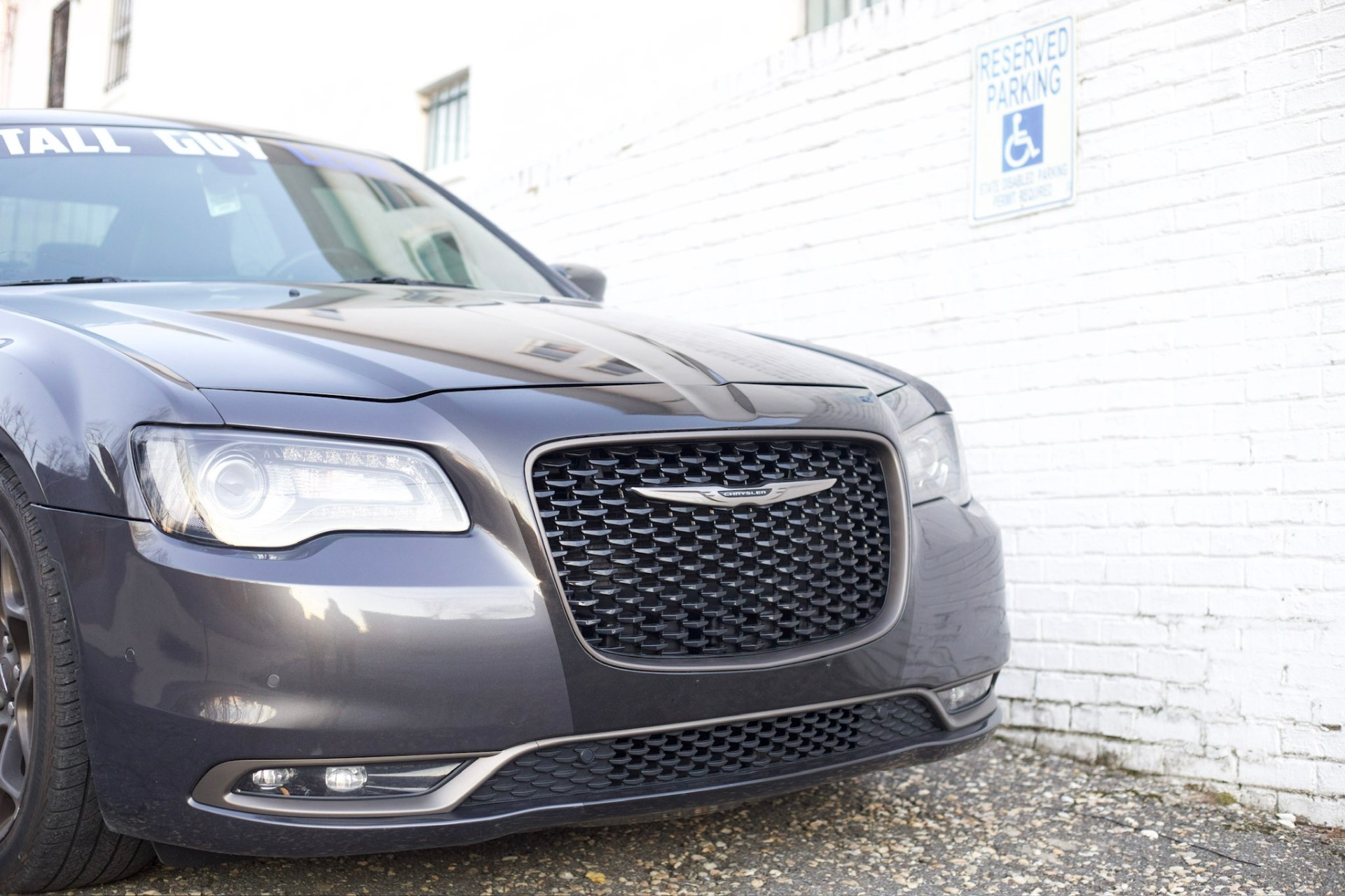 Chrysler 300 grille and headlight close-up